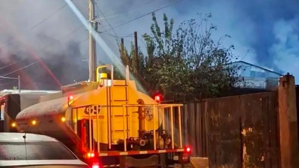 Tragedia en Padre Hurtado: una persona murió atrapada en feroz incendio que arrasó con viviendas